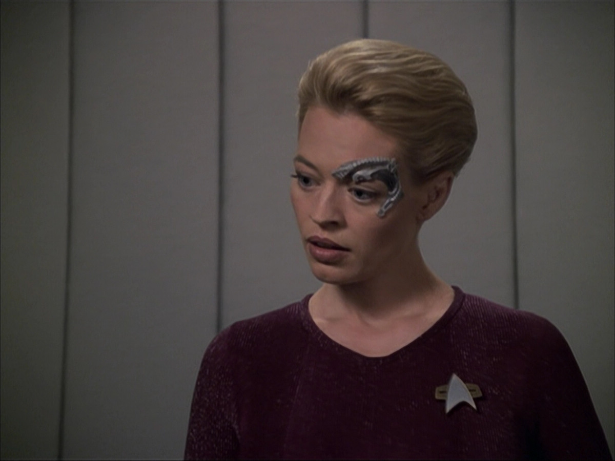 extant_StarTrek_VOY_6x07-DragonsTeeth_03563.jpg