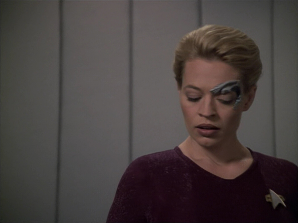 extant_StarTrek_VOY_6x07-DragonsTeeth_03564.jpg