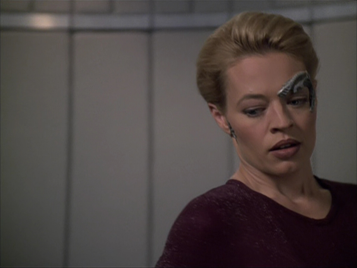 extant_StarTrek_VOY_6x07-DragonsTeeth_03565.jpg