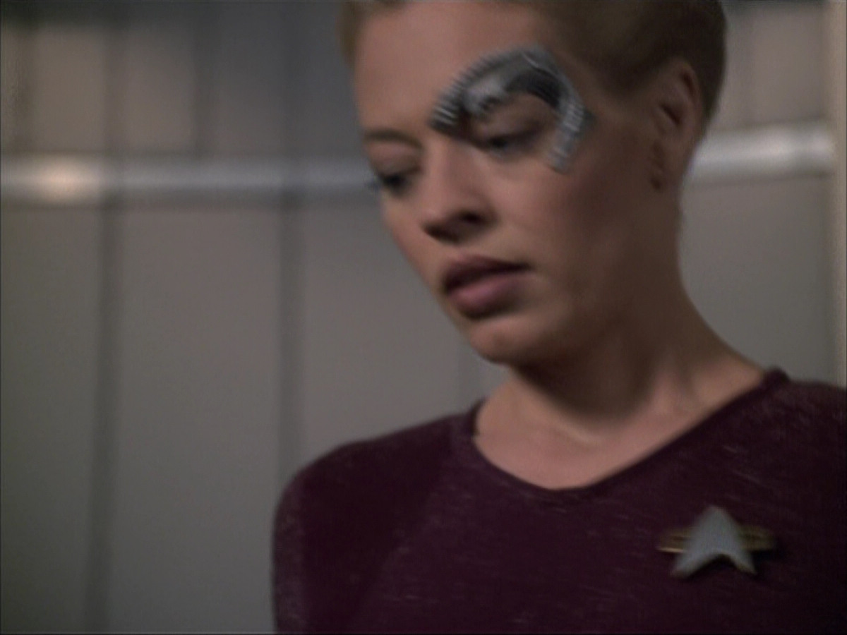 extant_StarTrek_VOY_6x07-DragonsTeeth_03566.jpg
