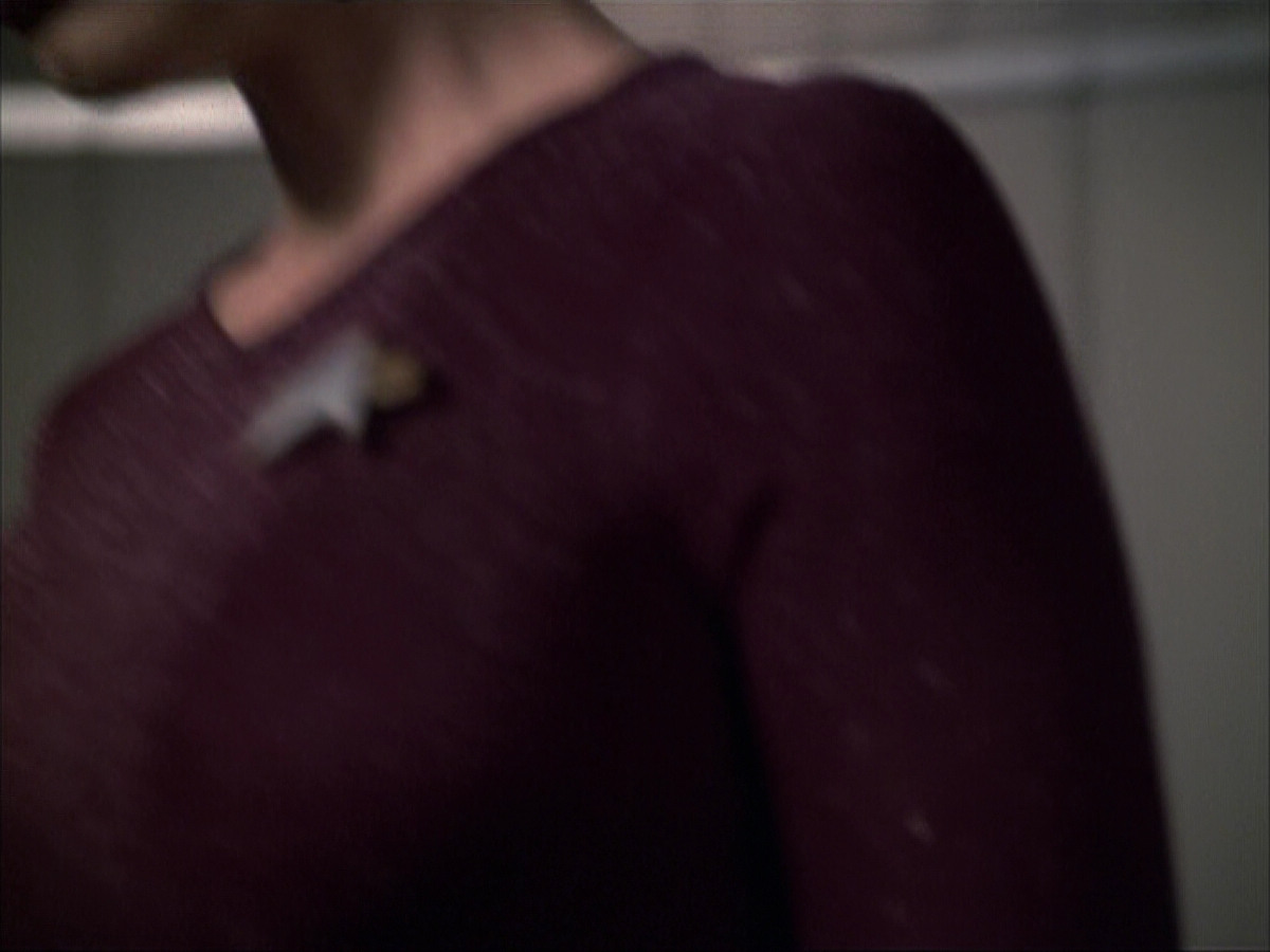 extant_StarTrek_VOY_6x07-DragonsTeeth_03567.jpg