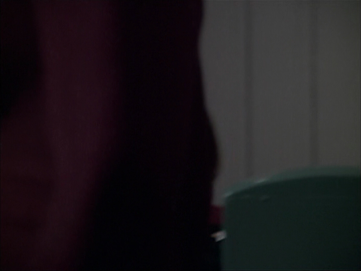 extant_StarTrek_VOY_6x07-DragonsTeeth_03568.jpg