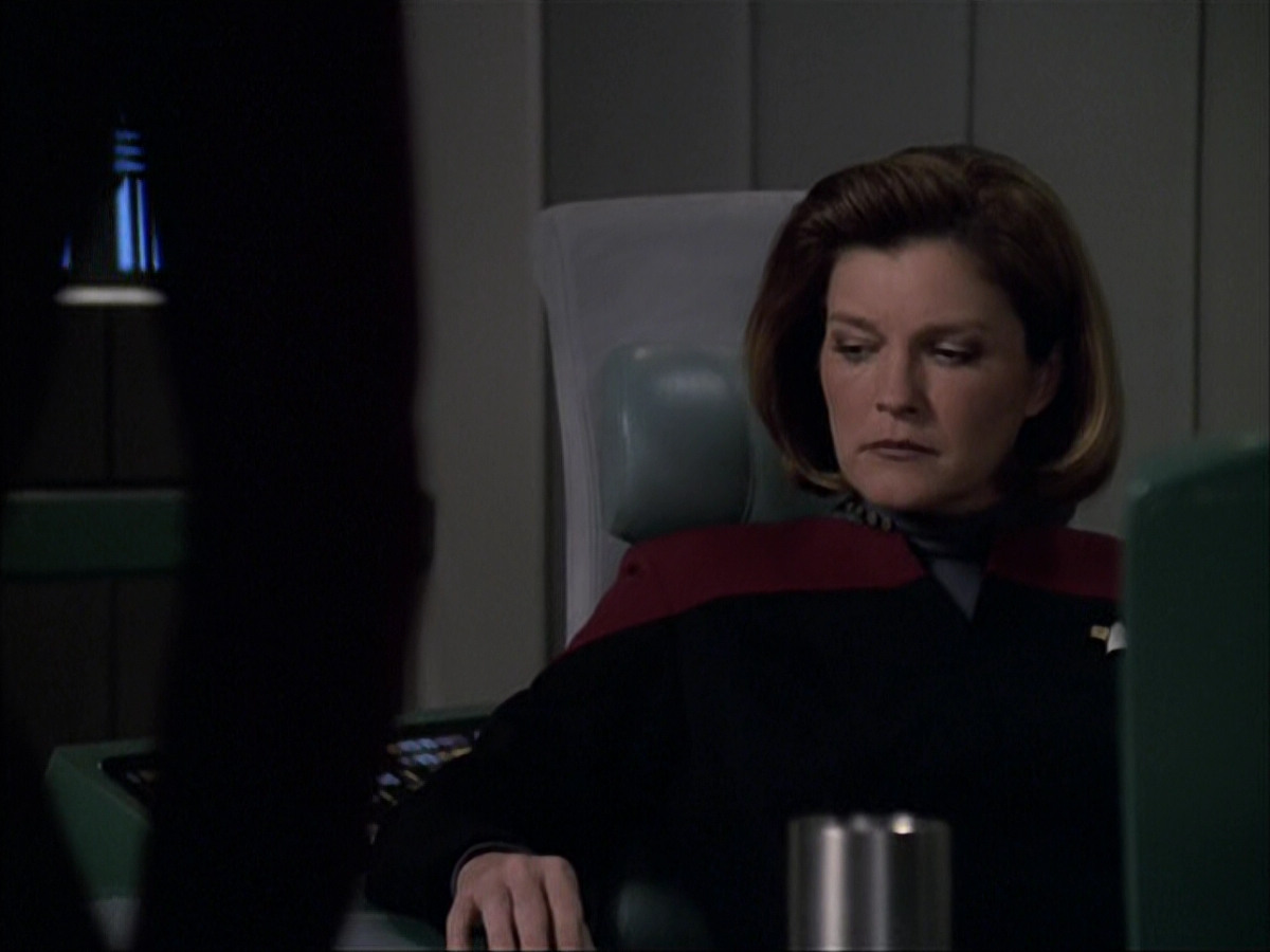 extant_StarTrek_VOY_6x07-DragonsTeeth_03569.jpg