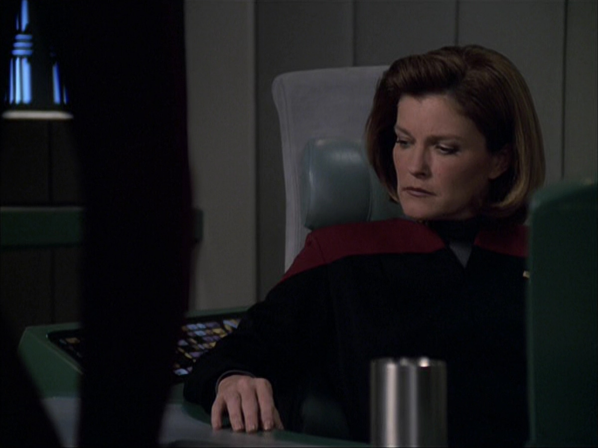 extant_StarTrek_VOY_6x07-DragonsTeeth_03570.jpg