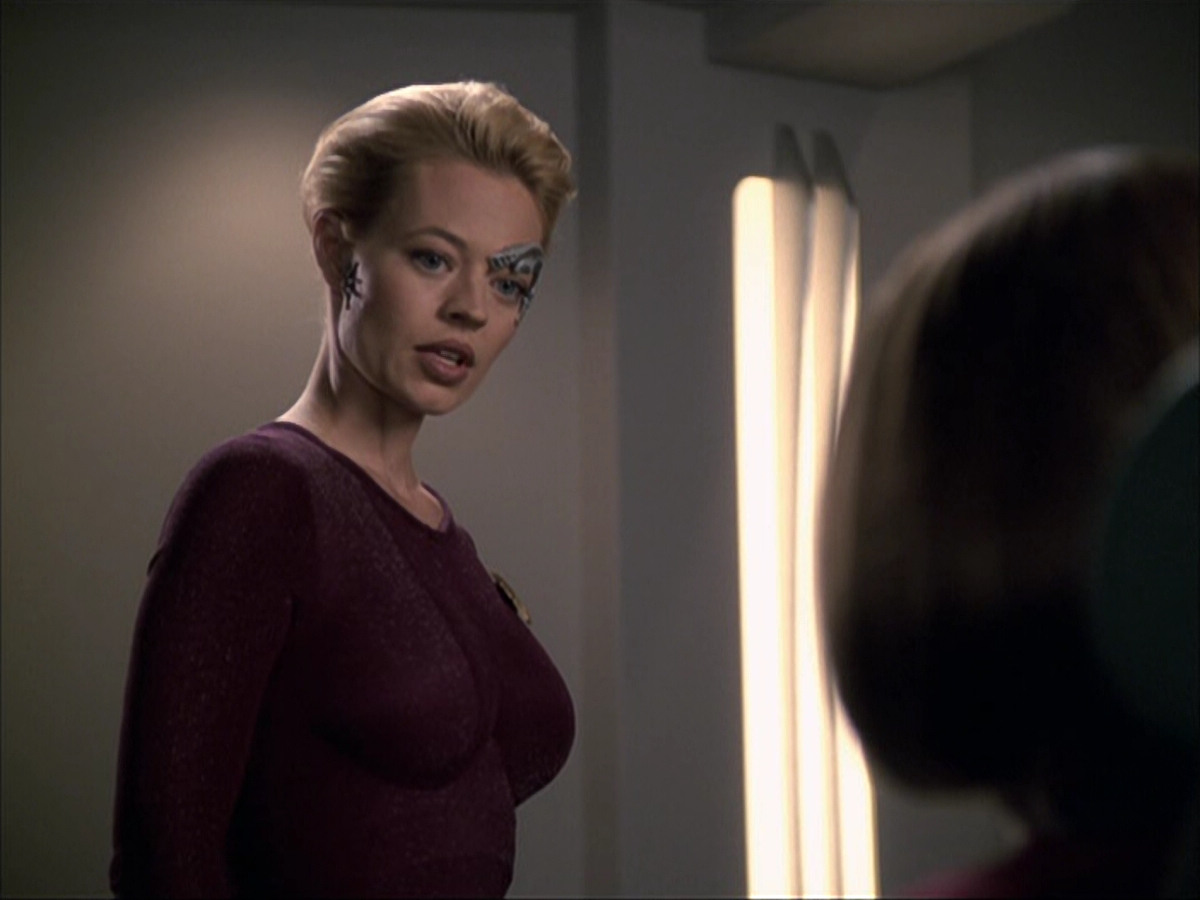 extant_StarTrek_VOY_6x07-DragonsTeeth_03571.jpg