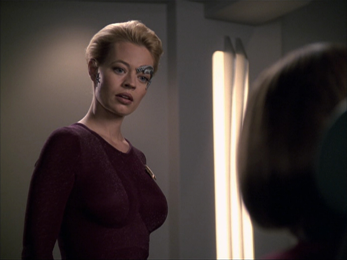 extant_StarTrek_VOY_6x07-DragonsTeeth_03572.jpg