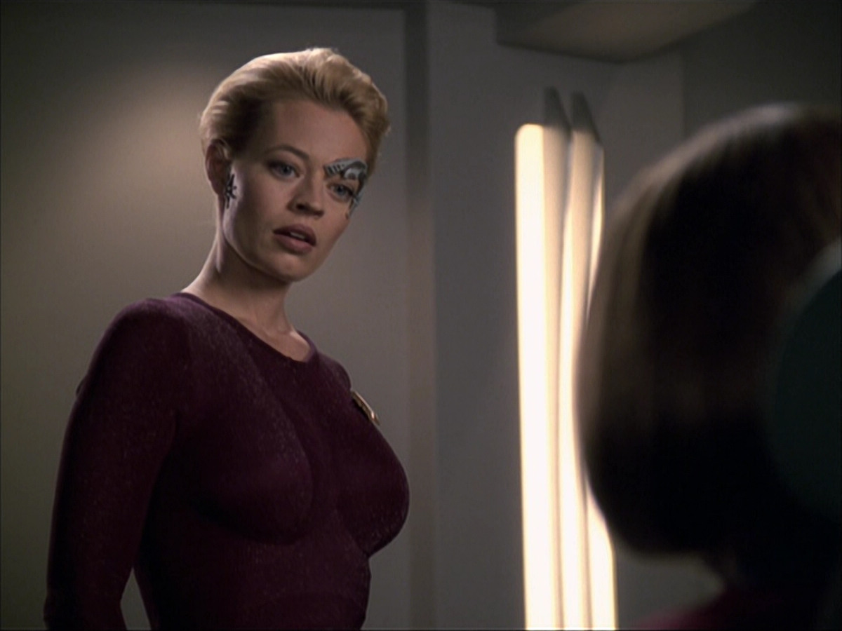 extant_StarTrek_VOY_6x07-DragonsTeeth_03573.jpg