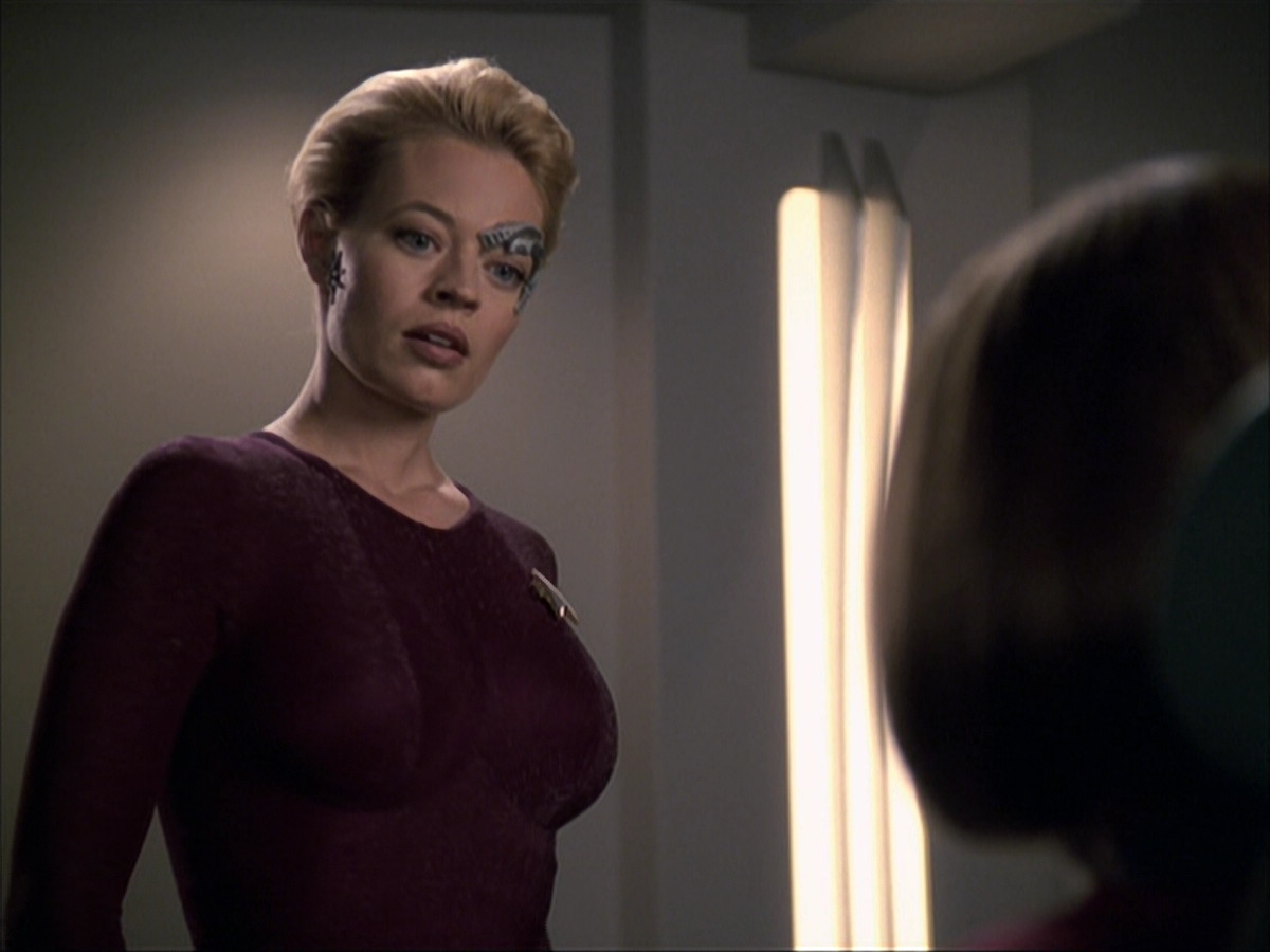 extant_StarTrek_VOY_6x07-DragonsTeeth_03574.jpg