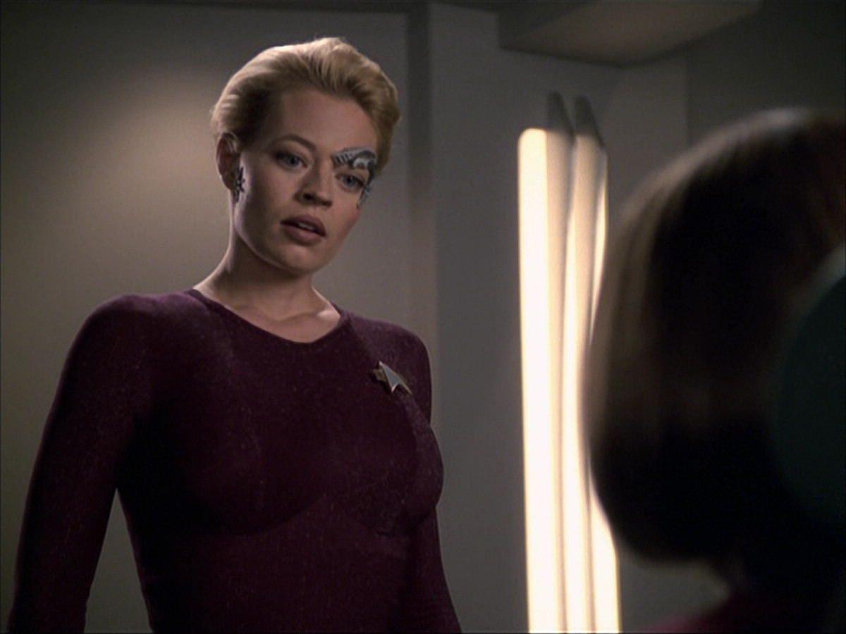 extant_StarTrek_VOY_6x07-DragonsTeeth_03575.jpg
