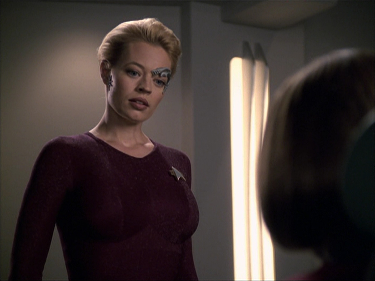 extant_StarTrek_VOY_6x07-DragonsTeeth_03576.jpg