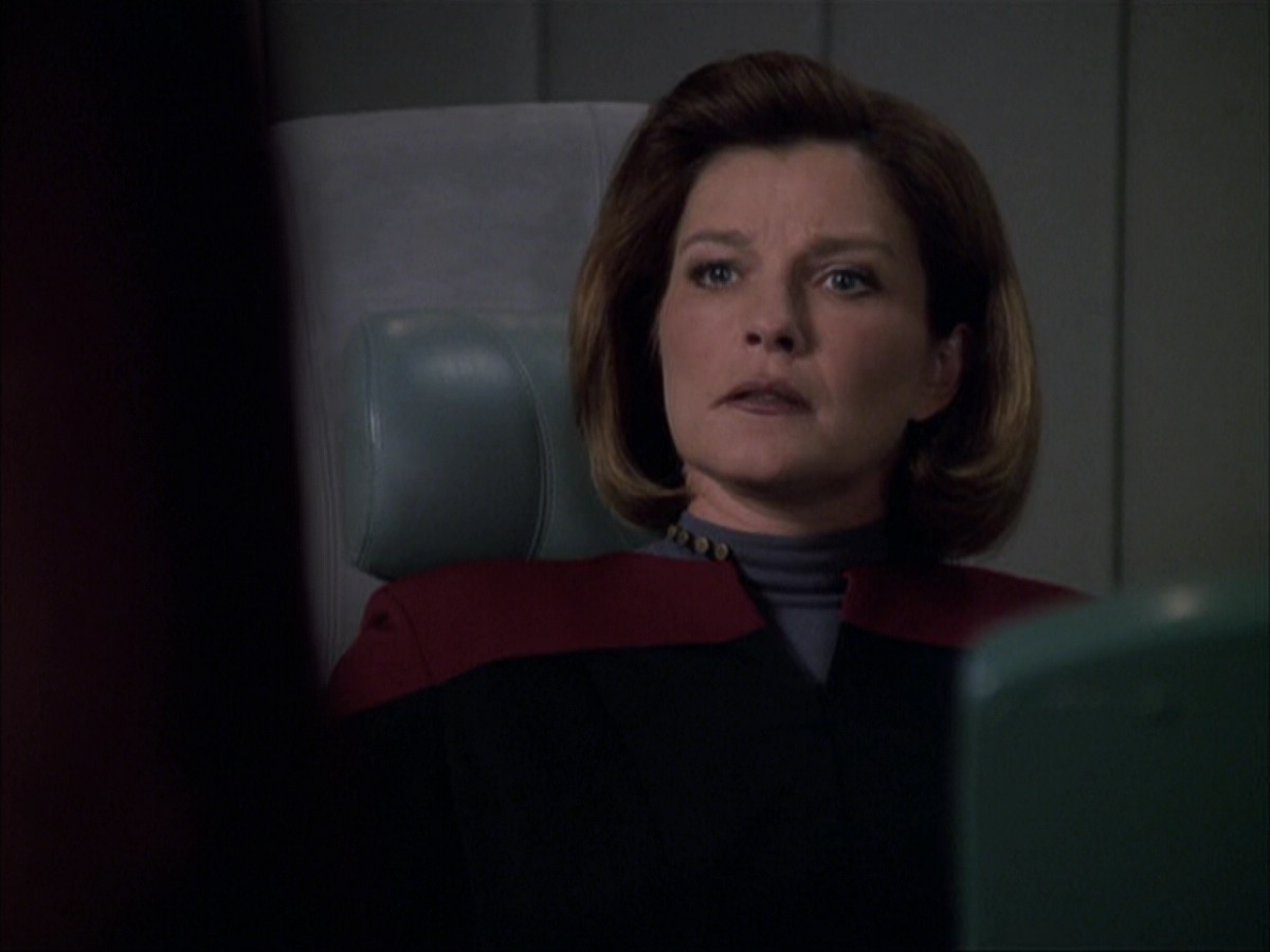 extant_StarTrek_VOY_6x07-DragonsTeeth_03580.jpg