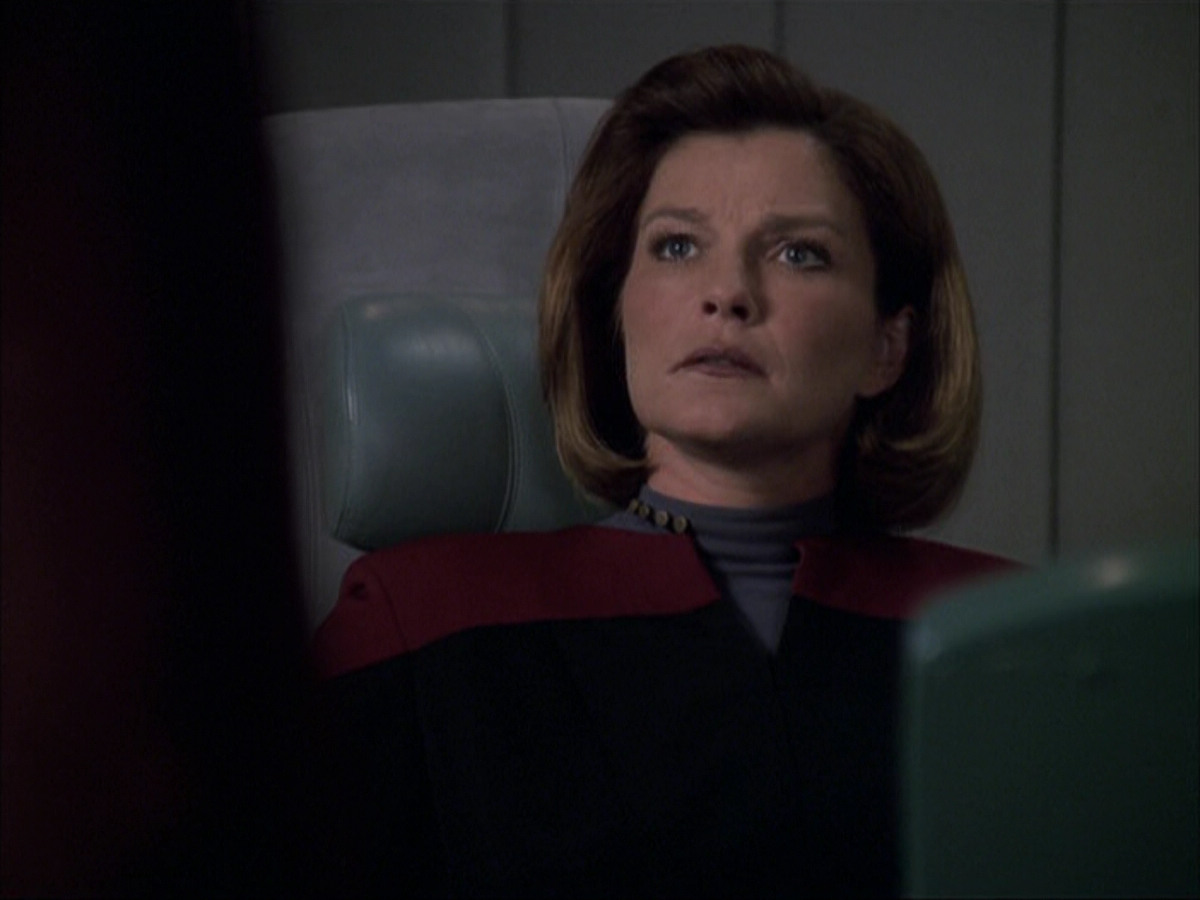extant_StarTrek_VOY_6x07-DragonsTeeth_03581.jpg