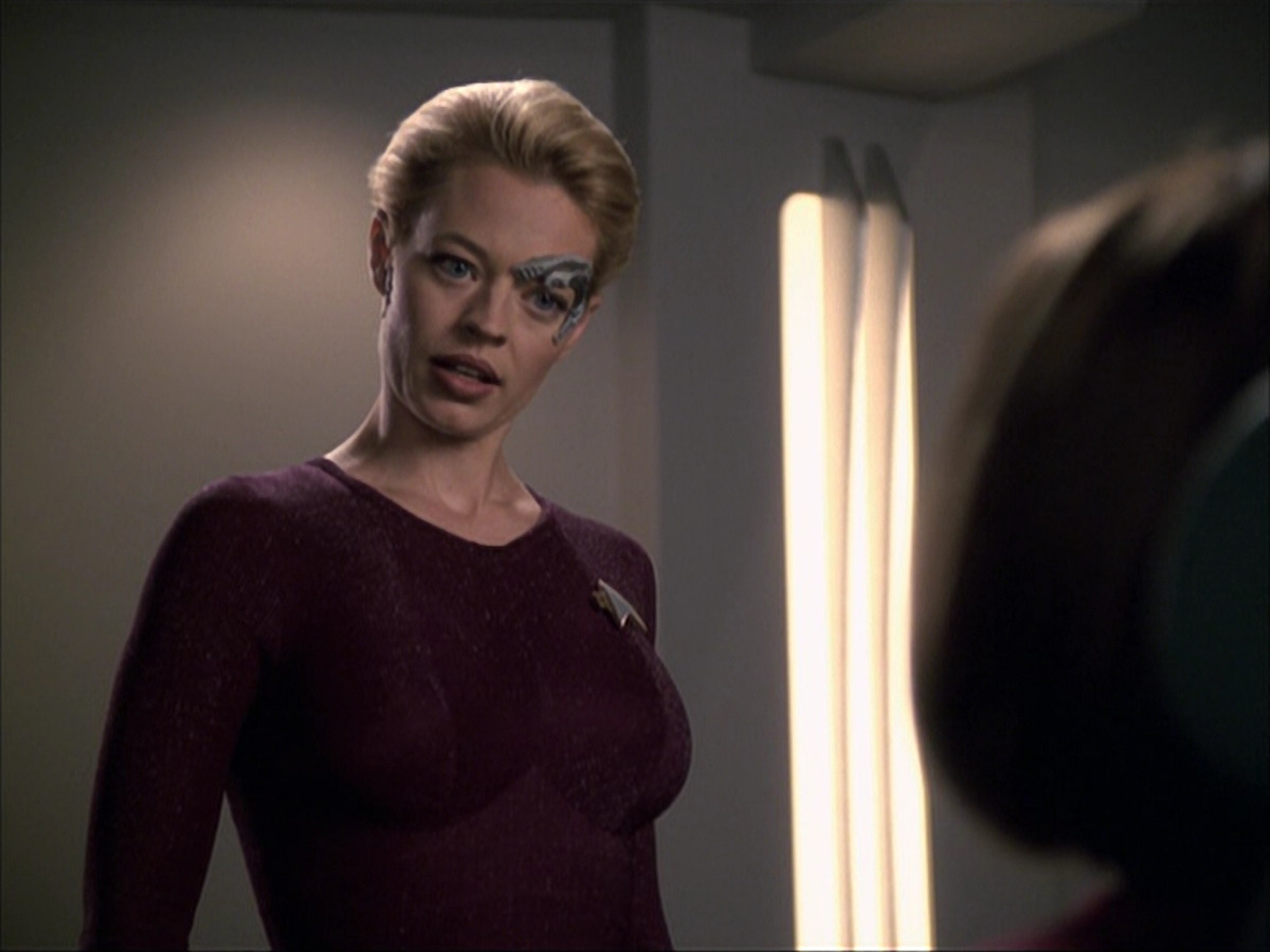 extant_StarTrek_VOY_6x07-DragonsTeeth_03583.jpg