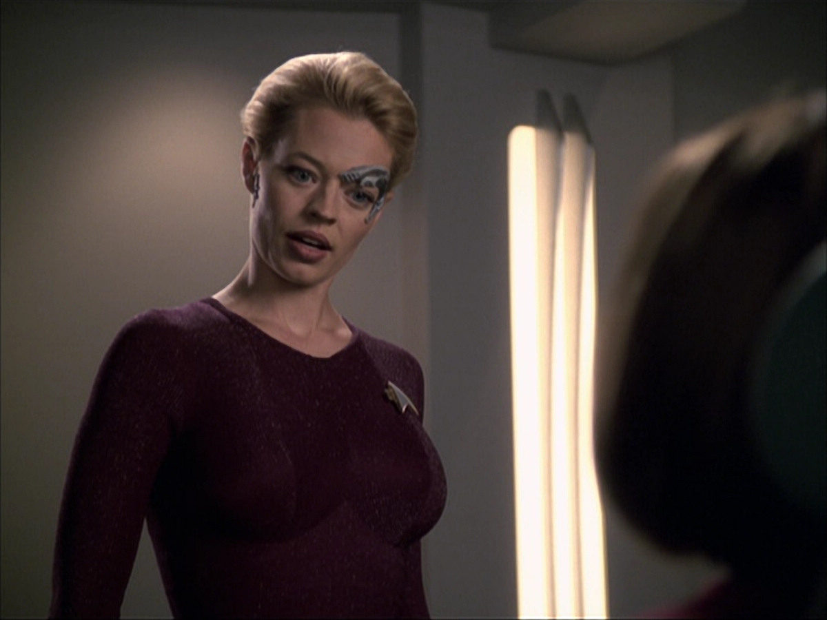 extant_StarTrek_VOY_6x07-DragonsTeeth_03584.jpg