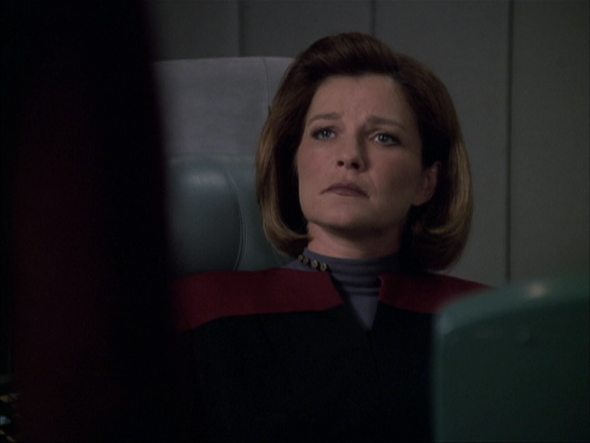 extant_StarTrek_VOY_6x07-DragonsTeeth_03598.jpg