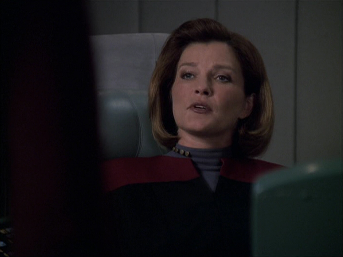 extant_StarTrek_VOY_6x07-DragonsTeeth_03599.jpg