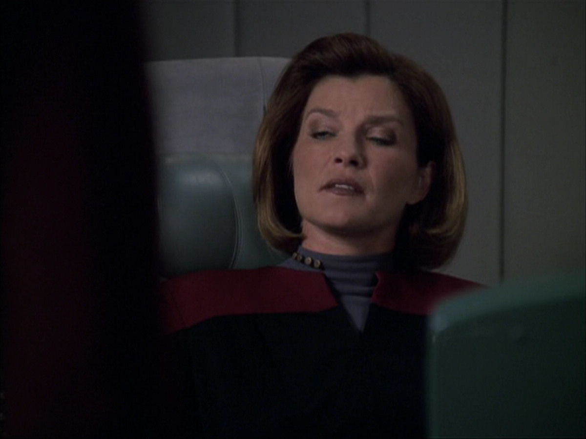 extant_StarTrek_VOY_6x07-DragonsTeeth_03605.jpg