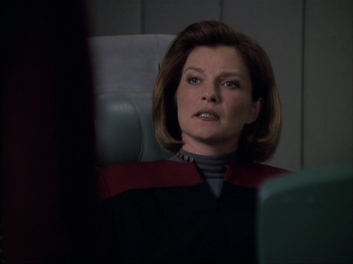 extant_StarTrek_VOY_6x07-DragonsTeeth_03607.jpg
