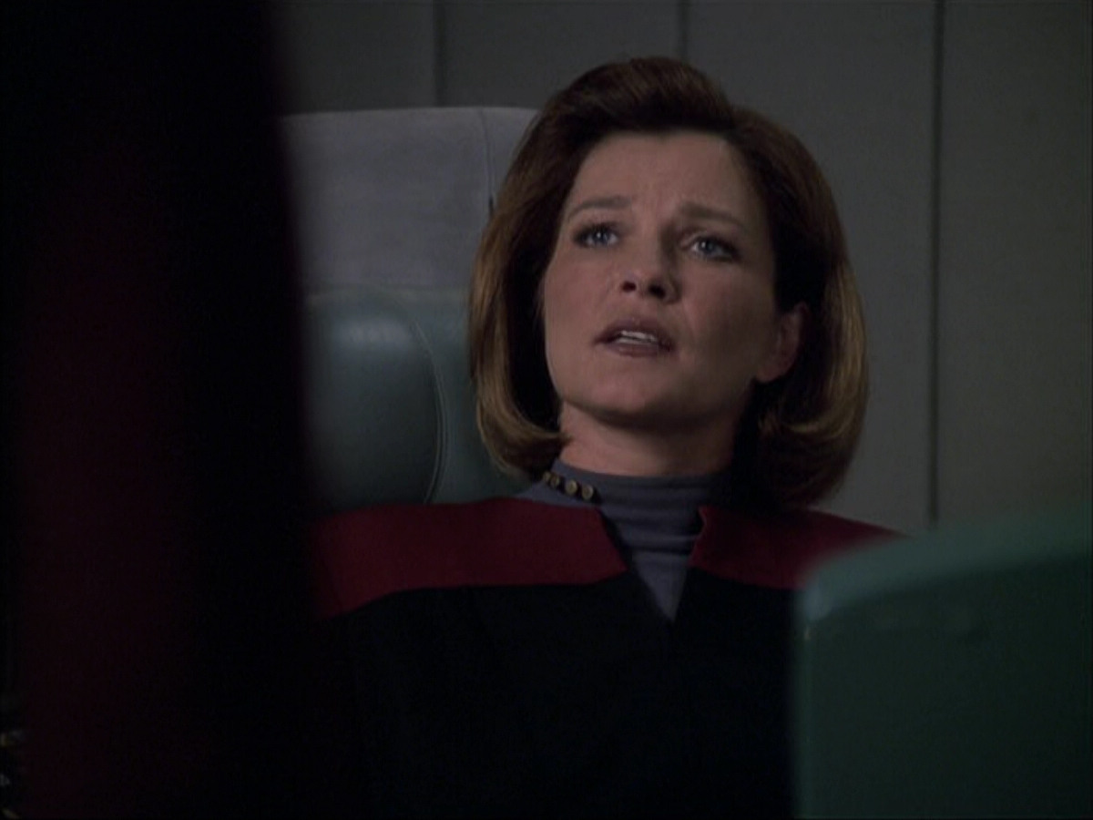 extant_StarTrek_VOY_6x07-DragonsTeeth_03613.jpg
