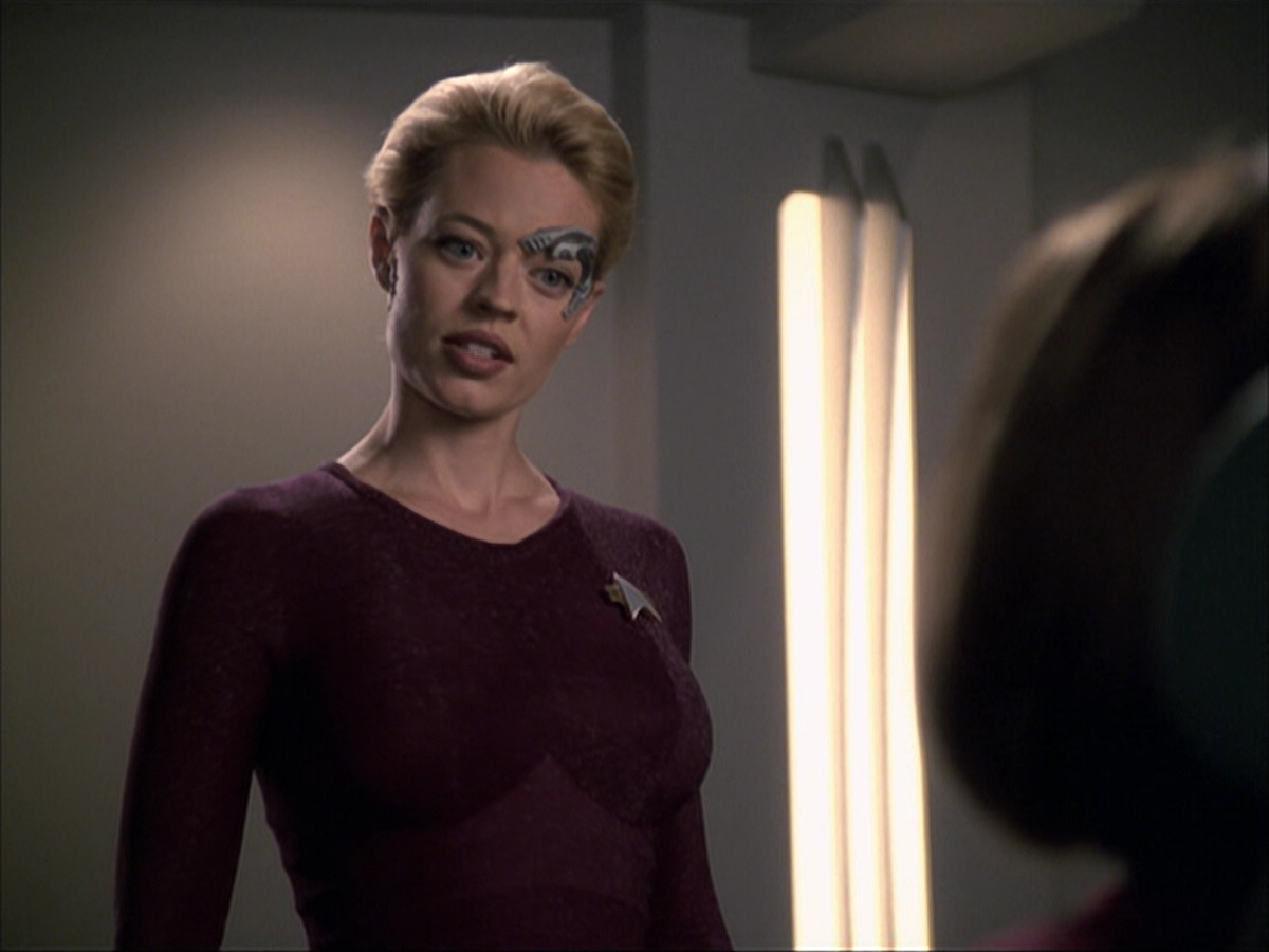 extant_StarTrek_VOY_6x07-DragonsTeeth_03616.jpg