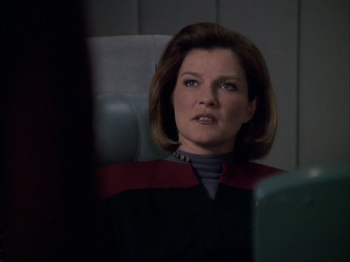 extant_StarTrek_VOY_6x07-DragonsTeeth_03624.jpg
