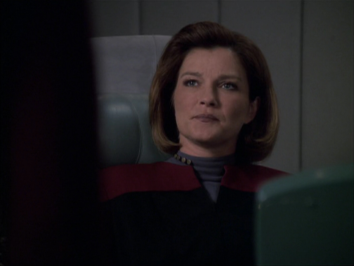 extant_StarTrek_VOY_6x07-DragonsTeeth_03629.jpg