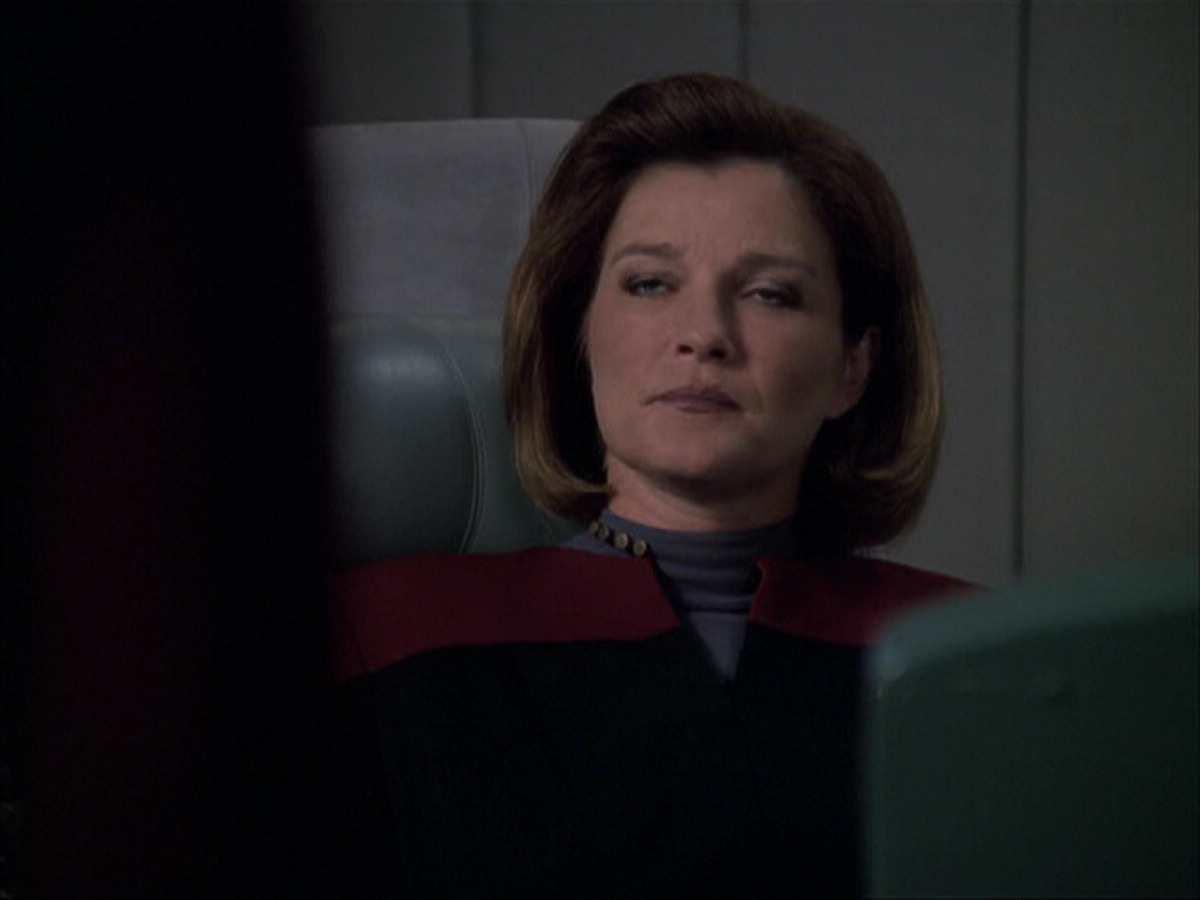 extant_StarTrek_VOY_6x07-DragonsTeeth_03630.jpg