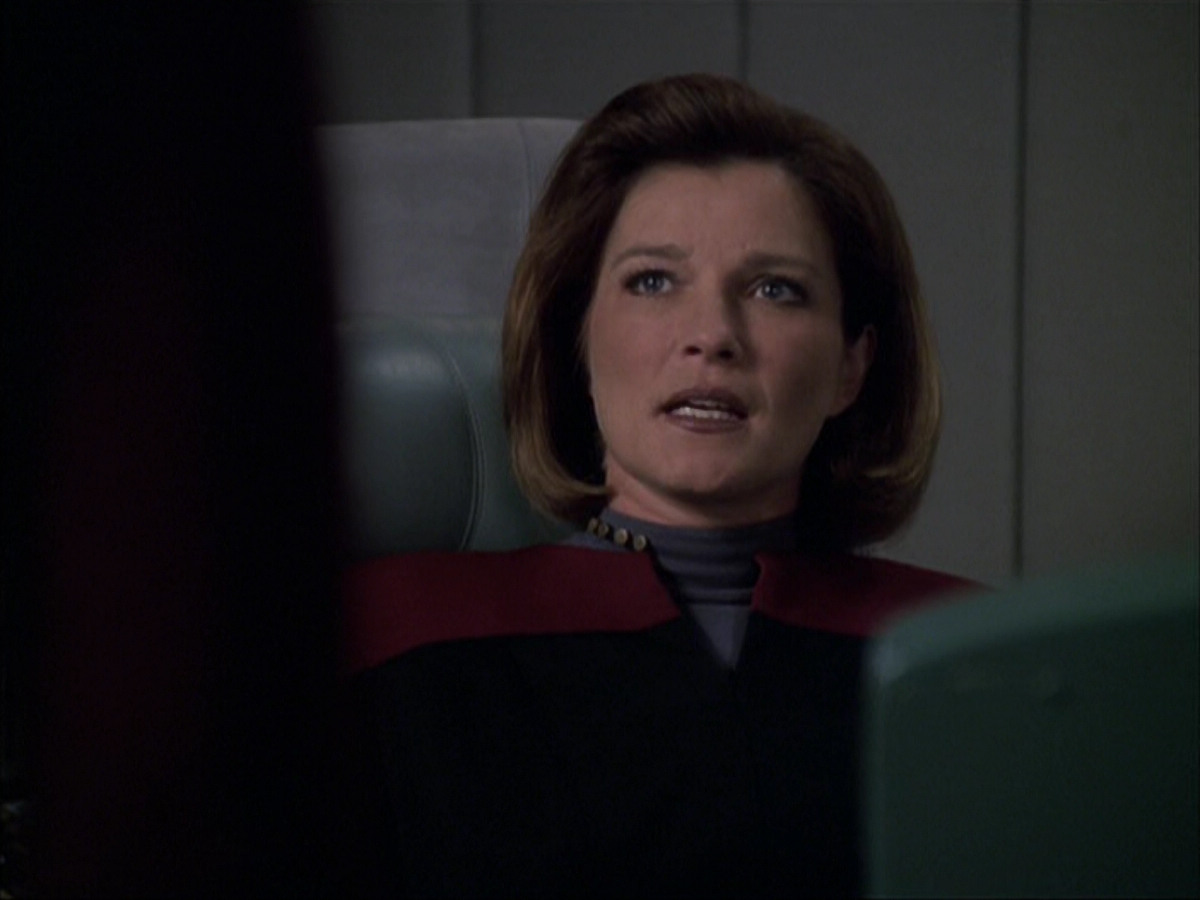 extant_StarTrek_VOY_6x07-DragonsTeeth_03631.jpg