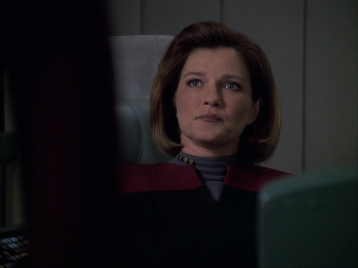 extant_StarTrek_VOY_6x07-DragonsTeeth_03634.jpg