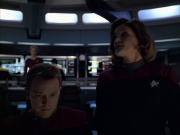 extant_StarTrek_VOY_6x07-DragonsTeeth_00448.jpg