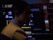 extant_StarTrek_VOY_6x07-DragonsTeeth_00467.jpg