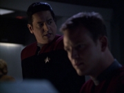 extant_StarTrek_VOY_6x07-DragonsTeeth_00485.jpg