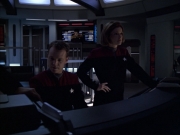 extant_StarTrek_VOY_6x07-DragonsTeeth_00517.jpg