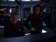 extant_StarTrek_VOY_6x07-DragonsTeeth_00522.jpg