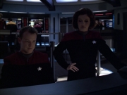 extant_StarTrek_VOY_6x07-DragonsTeeth_00523.jpg