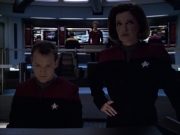 extant_StarTrek_VOY_6x07-DragonsTeeth_00528.jpg