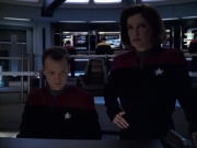 extant_StarTrek_VOY_6x07-DragonsTeeth_00529.jpg