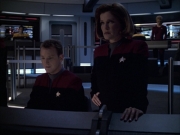 extant_StarTrek_VOY_6x07-DragonsTeeth_00533.jpg