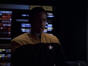 extant_StarTrek_VOY_6x07-DragonsTeeth_00536.jpg