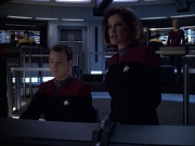 extant_StarTrek_VOY_6x07-DragonsTeeth_00561.jpg
