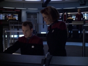 extant_StarTrek_VOY_6x07-DragonsTeeth_00565.jpg