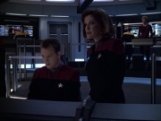 extant_StarTrek_VOY_6x07-DragonsTeeth_00567.jpg
