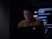 extant_StarTrek_VOY_6x07-DragonsTeeth_00579.jpg