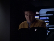 extant_StarTrek_VOY_6x07-DragonsTeeth_00582.jpg