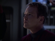 extant_StarTrek_VOY_6x07-DragonsTeeth_00585.jpg