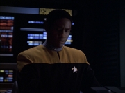 extant_StarTrek_VOY_6x07-DragonsTeeth_00588.jpg