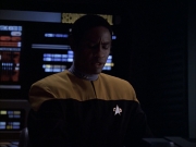 extant_StarTrek_VOY_6x07-DragonsTeeth_00590.jpg