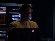 extant_StarTrek_VOY_6x07-DragonsTeeth_00592.jpg