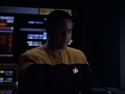 extant_StarTrek_VOY_6x07-DragonsTeeth_00593.jpg