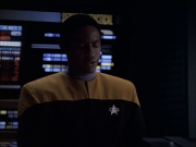 extant_StarTrek_VOY_6x07-DragonsTeeth_00595.jpg